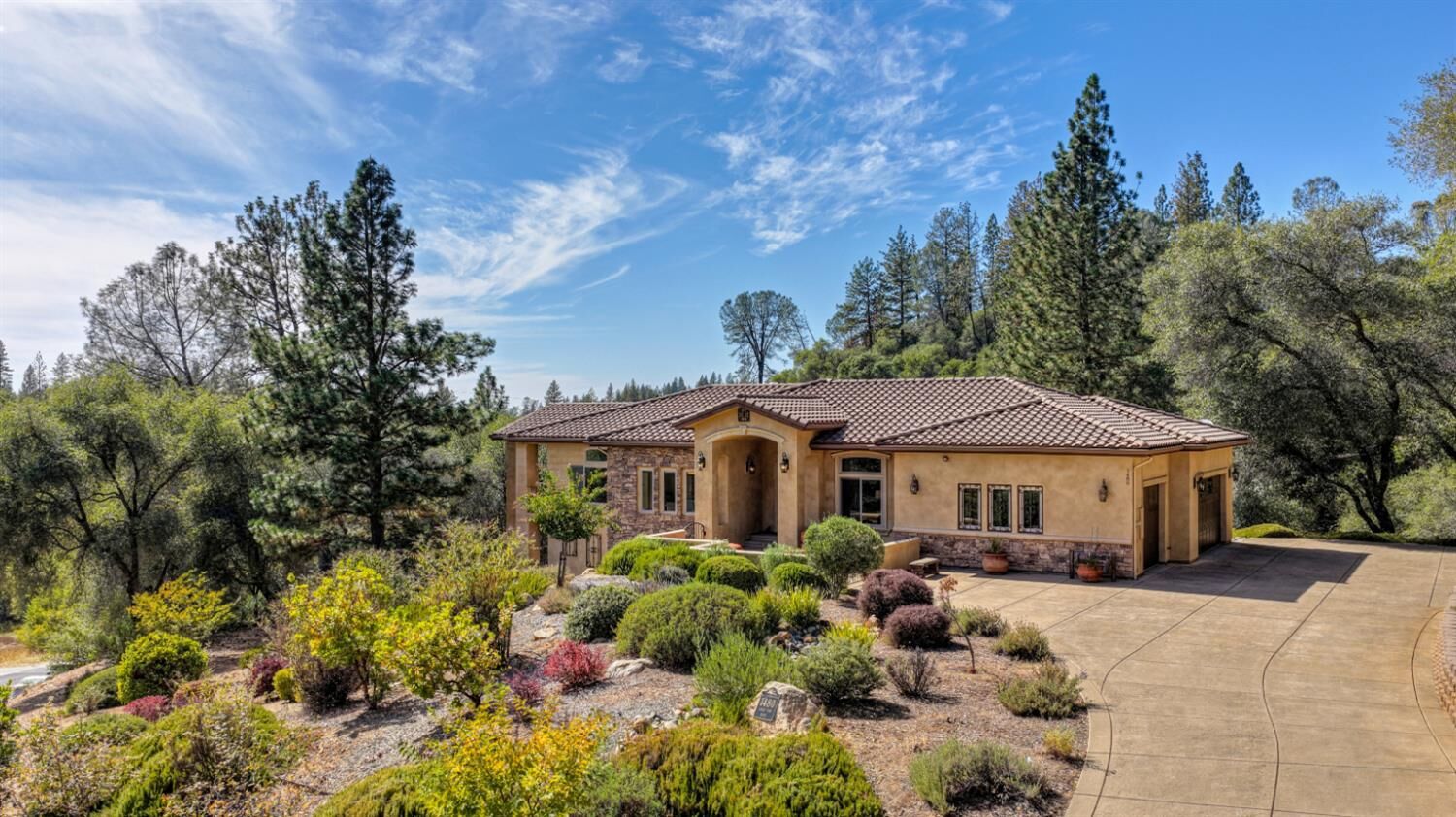 Property Photo: 1480 Lodge View Drive CA 95722