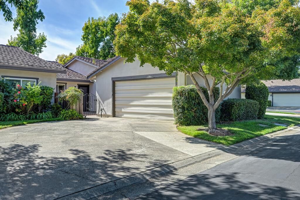 Property Photo: 11022 Autumnwind Lane CA 95670