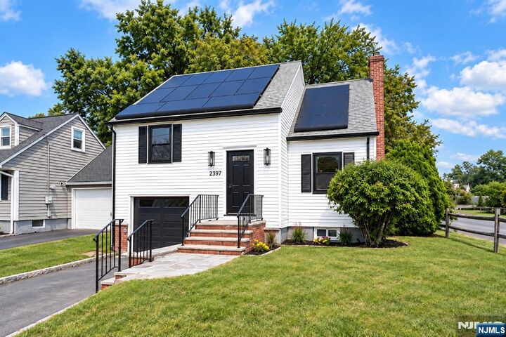Property Photo:  2397 Seymour Avenue  NJ 07083 