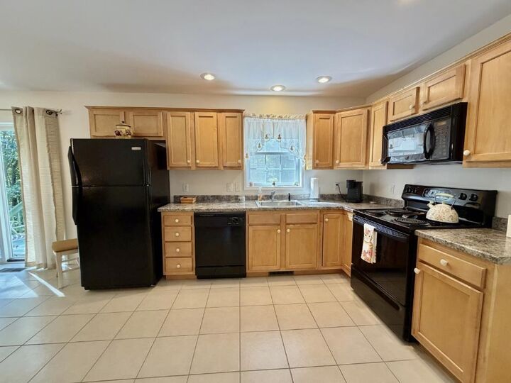 Property Photo: 11 Hawthorne Circle NH 03878