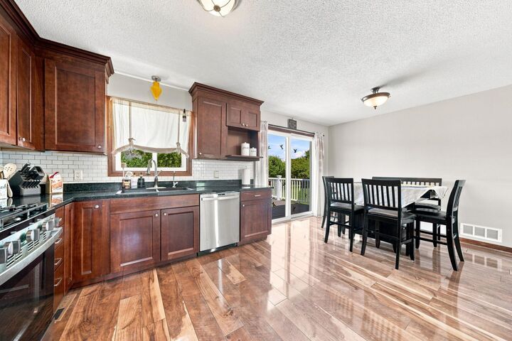 Property Photo:  2201 Kessler Lane  MN 55318 