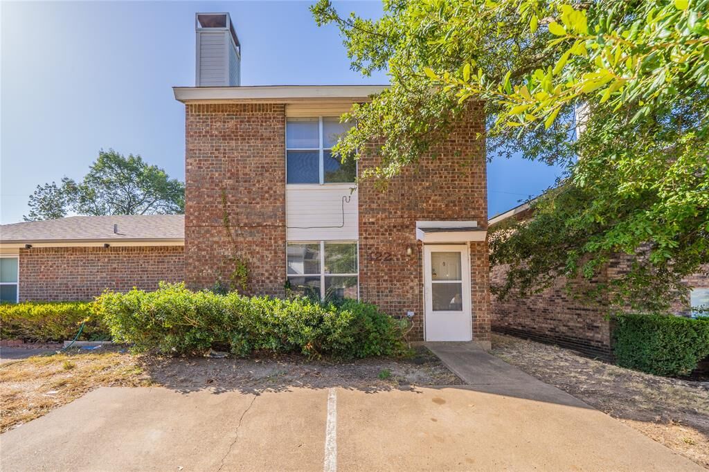 Property Photo: 122 Country Bend TX 75137