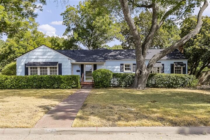 Property Photo:  606 Bryson Street  TX 75165 