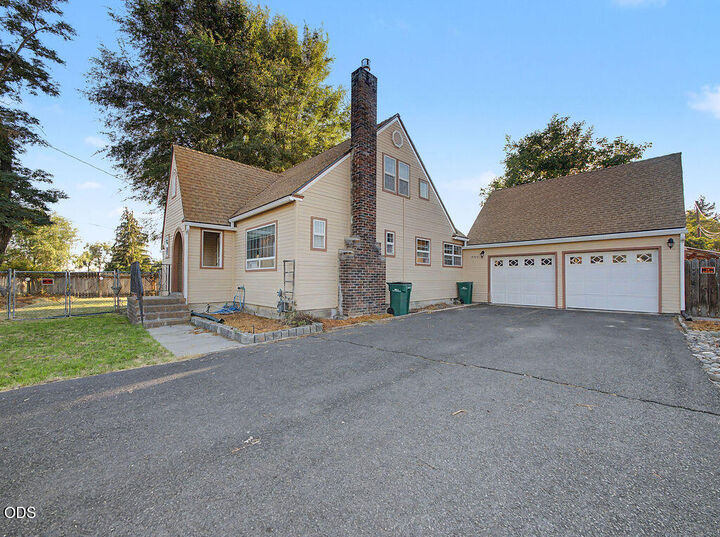 Property Photo:  2760 Derby Street  OR 97603 
