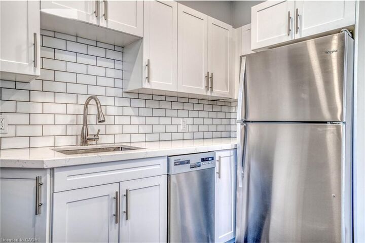 Property Photo:  23 Gibson Avenue  ON L8L 6J4 