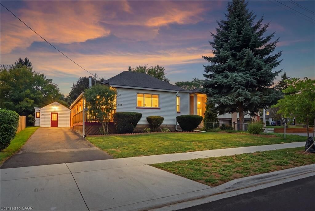 Property Photo:  423 Lawrence Avenue  ON N2M 1Y7 