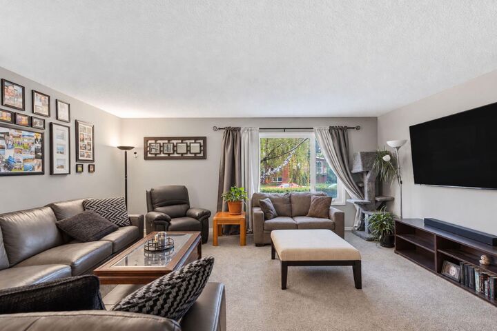 Property Photo:  3101 41 Street SW  AB T3E 3K9 