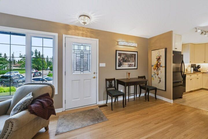 Property Photo:  15 Wellington Place SW  AB T3C 2C2 
