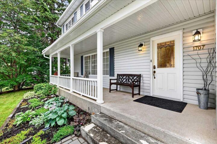 Property Photo:  1707 107 Avenue SW  AB T2W 0C3 