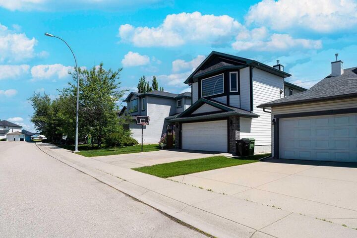 Property Photo:  270 Somerside Park SW  AB T2Y 3G5 