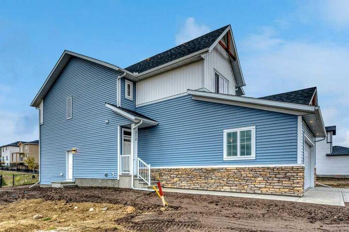 Property Photo:  212 Edgefield Bay  AB T1P 2K4 