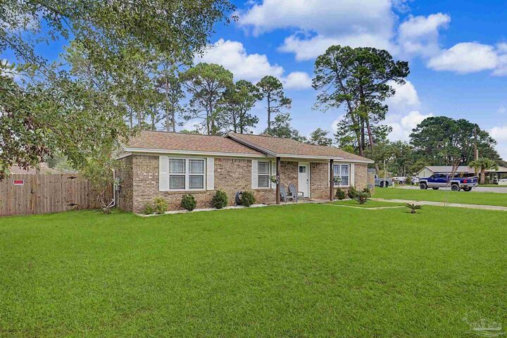 Property Photo: 8144 El Dorado Dr FL 32526
