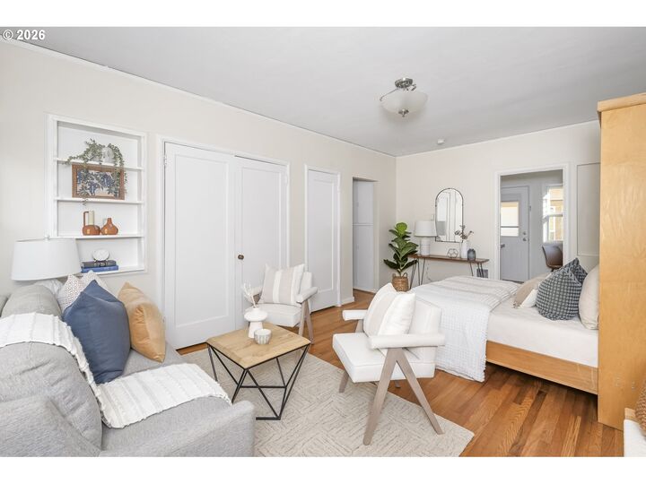 Property Photo: 130 SE 31st Ave 8 OR 97214