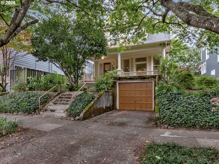Property Photo:  1808 NE Wasco St  OR 97232 