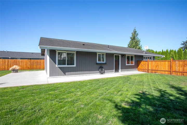 Property Photo:  213  Noble Street  WA 98295 