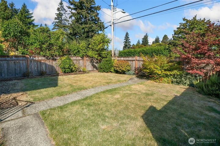 Property Photo:  2327 N 140th Street  WA 98133 