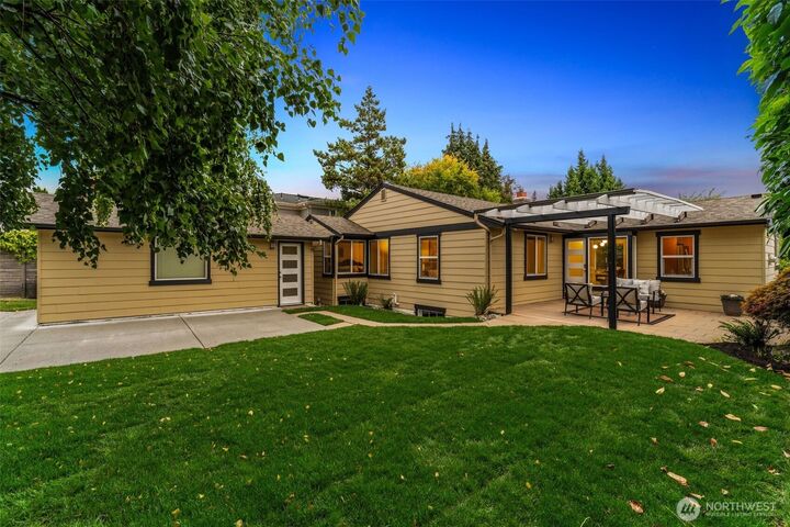 Property Photo: 124 6th Avenue WA 98033