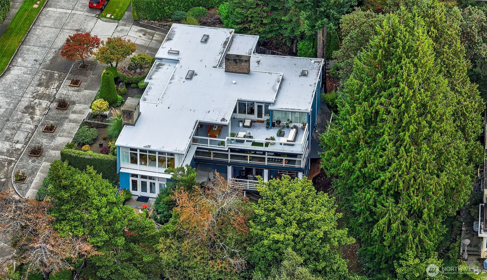 Property Photo: 4221 W Armour Street WA 98199
