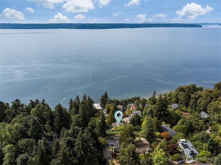 Property Photo: 2704 SW 152nd Place WA 98166