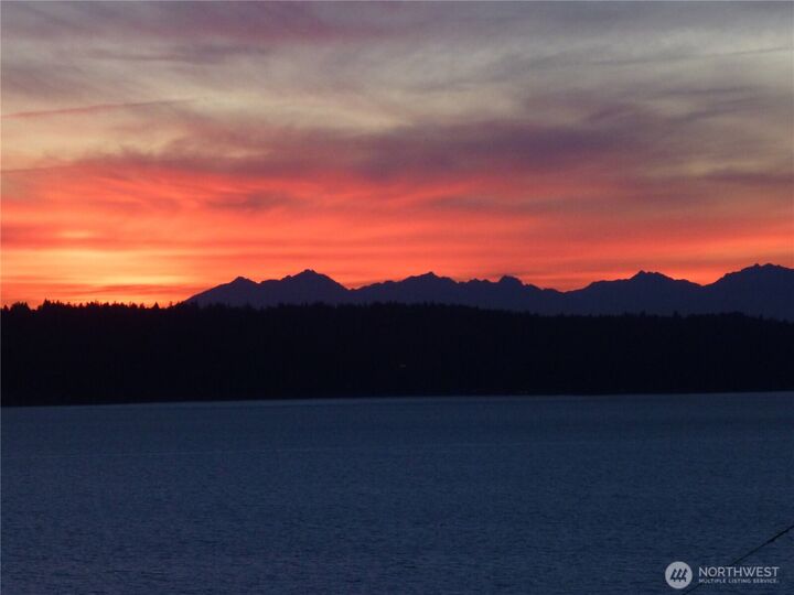 Property Photo: 2704 SW 152nd Place WA 98166
