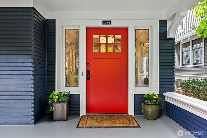 Property Photo:  1239  20th Avenue E  WA 98112 