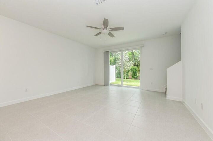 Property Photo: 4547 Hollister Avenue FL 33463