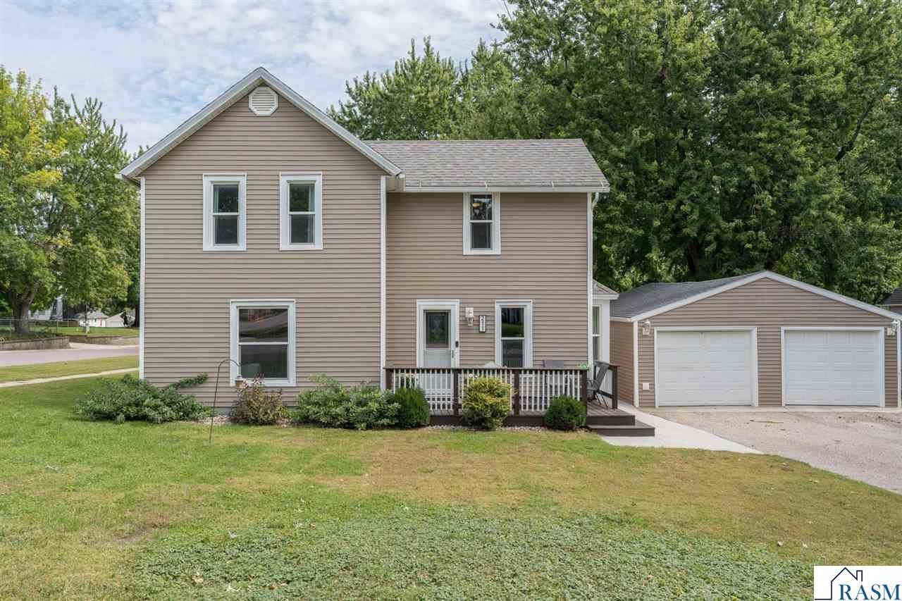 Property Photo:  211 N Market Street  MN 56048 