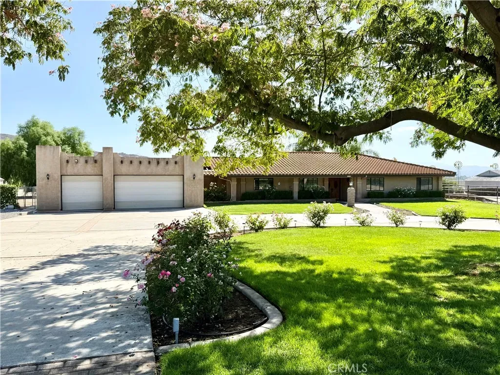 Property Photo:  25124 Los Rancherias  CA 92545 