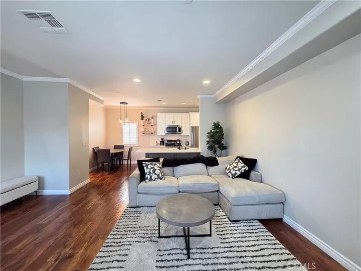 Property Photo:  3546 Linden Avenue 6  CA 90807 
