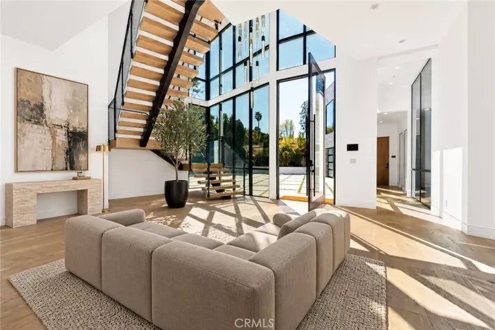 Property Photo:  4653 Vanalden Avenue  CA 91356 