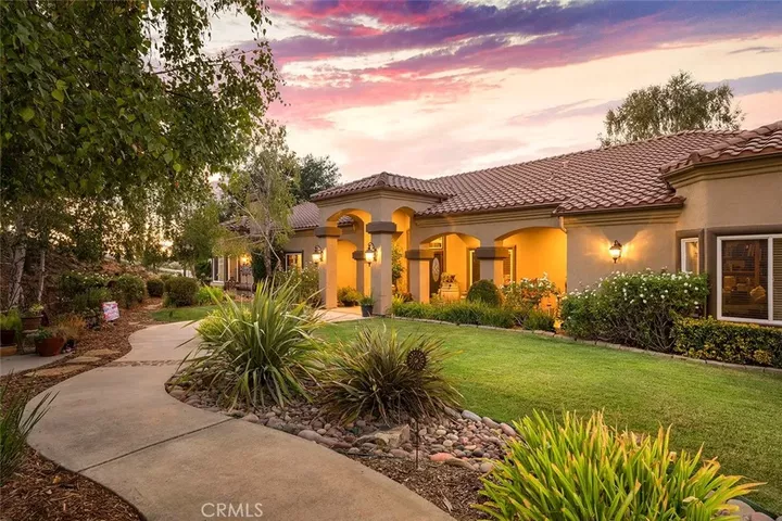 Property Photo:  39985 Calle De Suenos  CA 92562 