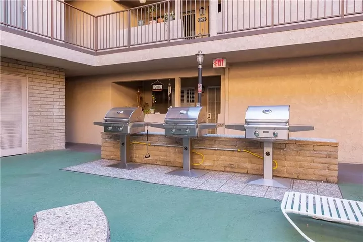 Property Photo:  2501 W Redondo Beach  CA 90249 