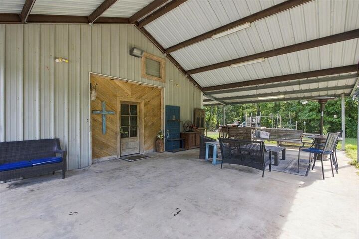 Property Photo: 1811 Koonce Rd Road LA 70663