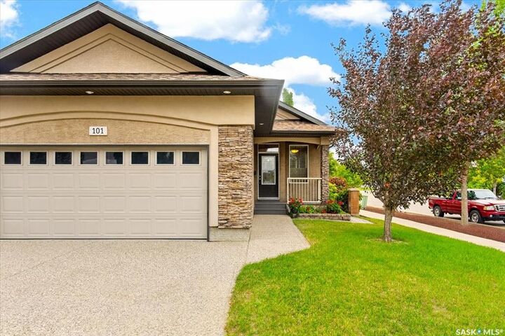 Property Photo:  101 Oxbow Crescent  SK S4Y 0A7 