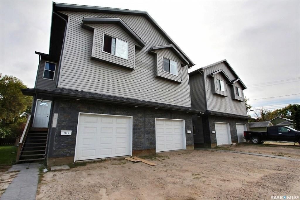 Property Photo:  201 10th Street E  SK S6V 0Y8 