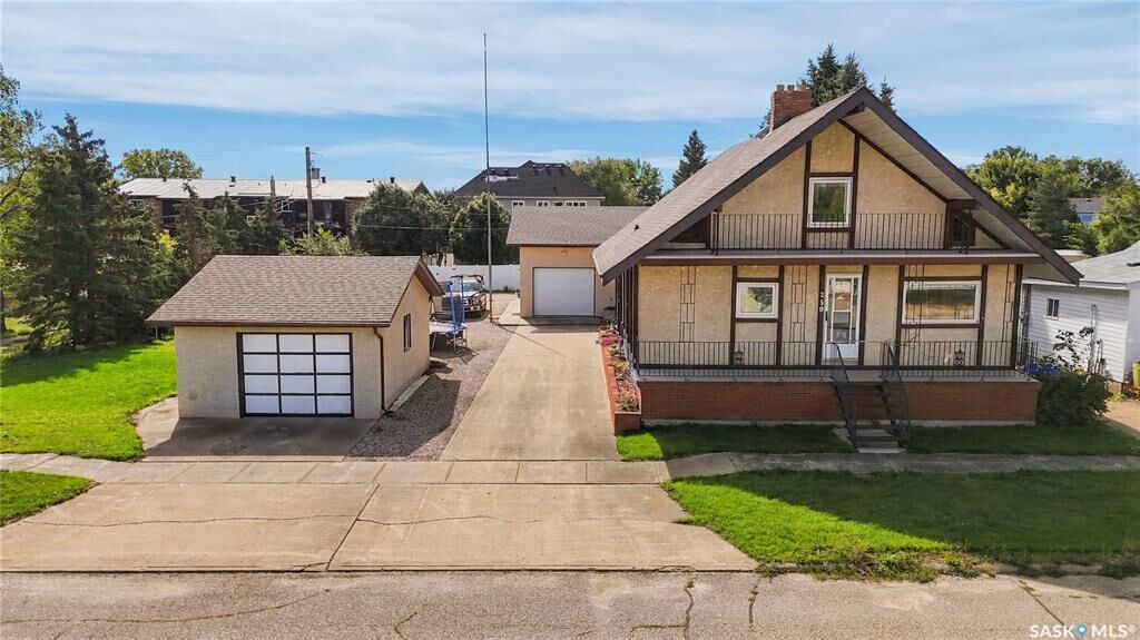 Property Photo: 250 3rd Avenue E SK S0H 1X0