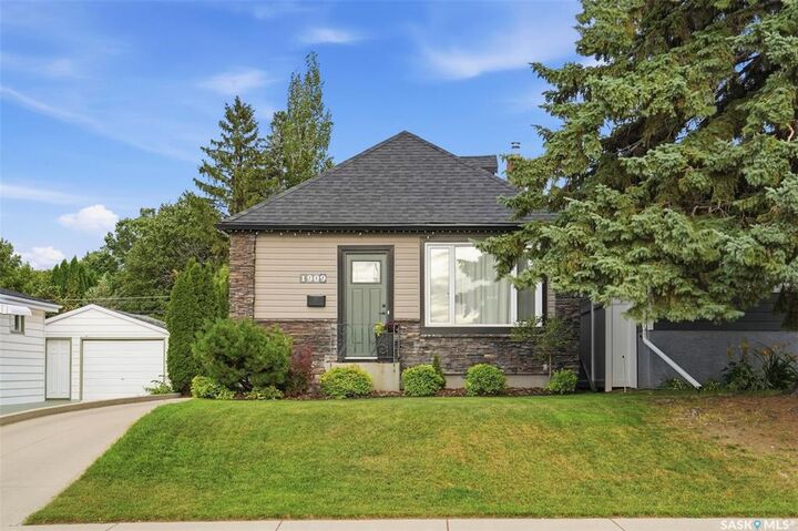 Property Photo:  1909 William Avenue  SK S7J 1A1 