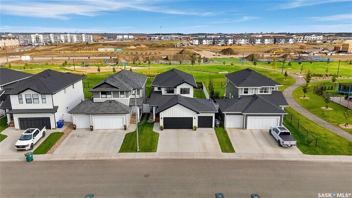 Property Photo:  334 Stilling Manor  SK S7V 0Y8 
