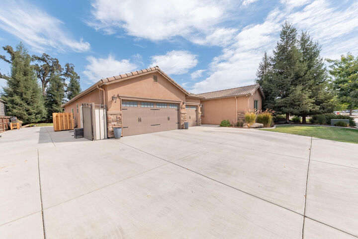 Property Photo:  3240 W Lark Avenue  CA 93291 