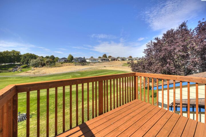 Property Photo: 2657 Dornoch Place WA 99354