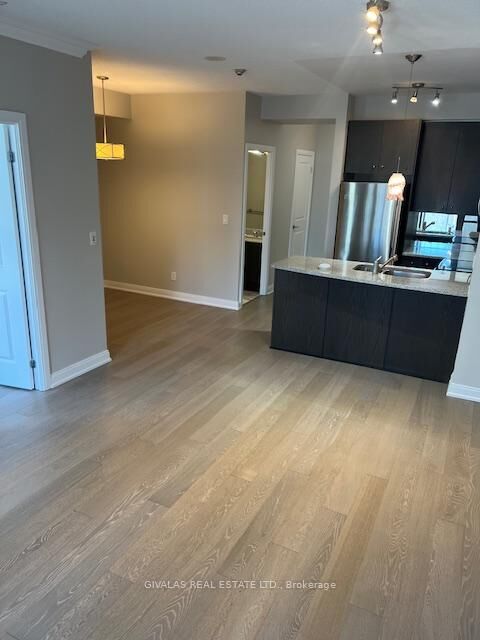 Property Photo:  18 Yorkville Avenue 607  ON M4W 3Y8 