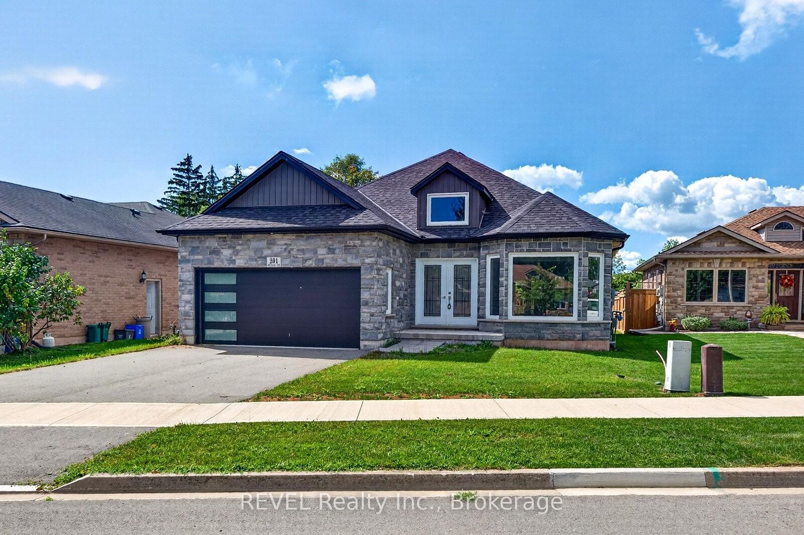 Property Photo:  201 Hetram Court  ON L0S 1B0 
