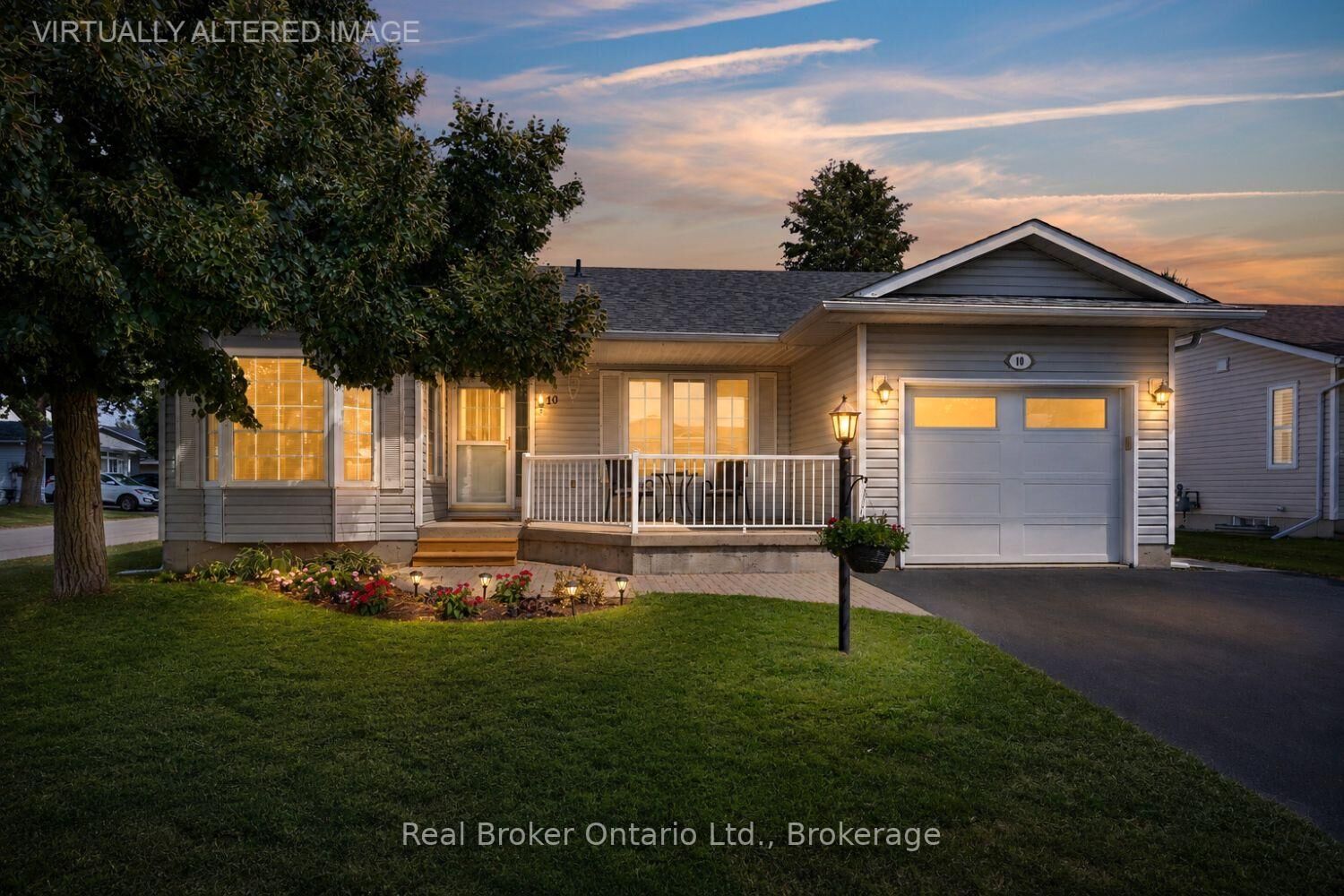 Property Photo:  10 Niagara Trail  ON L1B 1A2 
