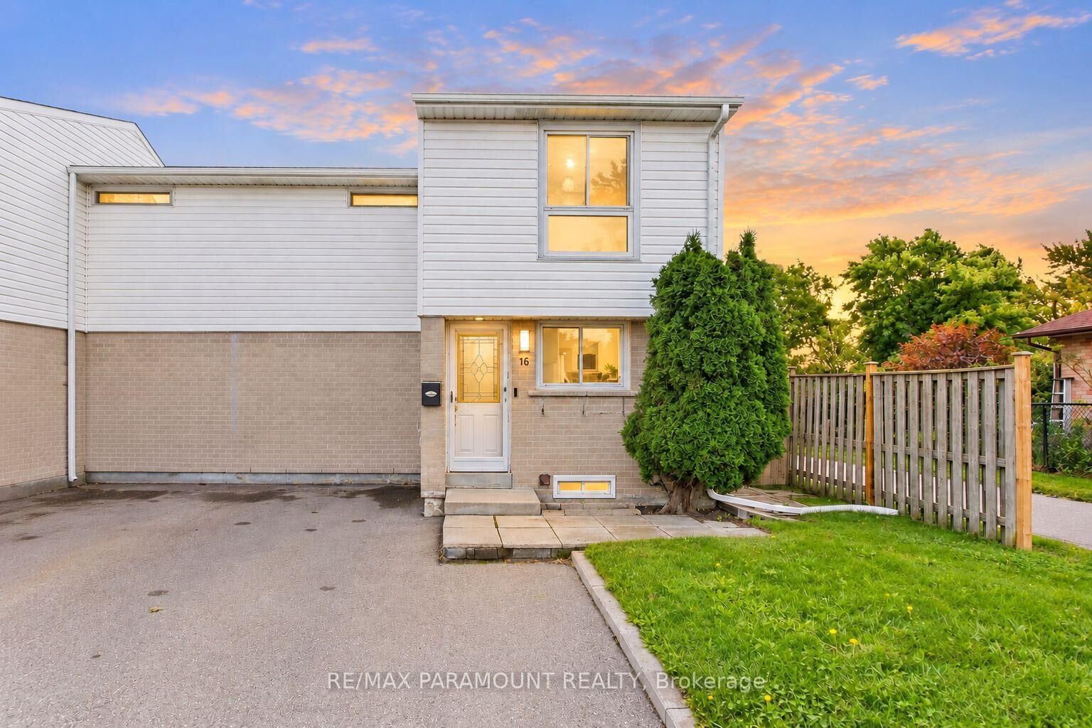 Photo de la propriété:  16 Gleneaden Court  ON L6S 2J7 