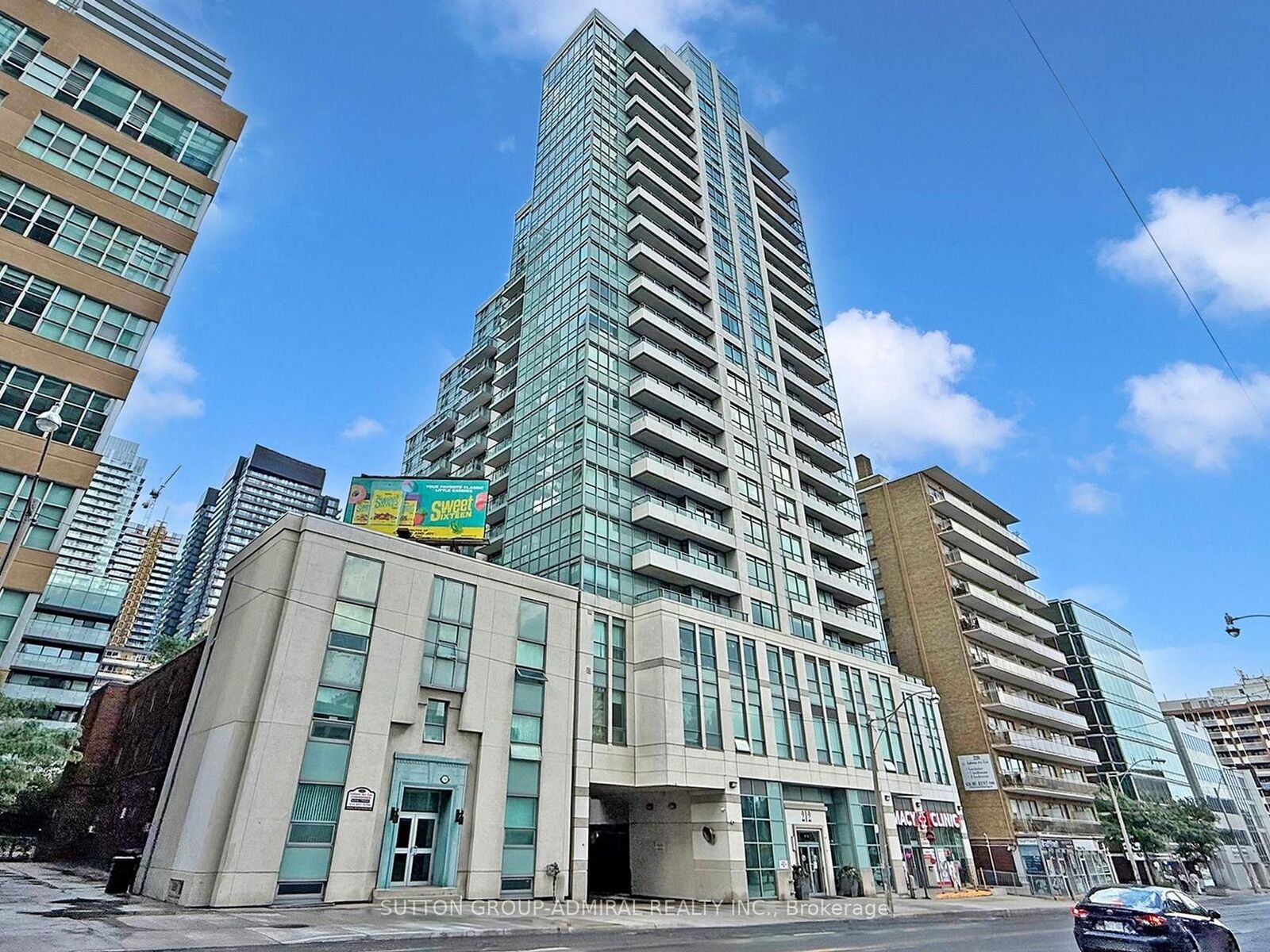 Property Photo:  212 Eglinton Avenue E 1005  ON M4P 1K2 