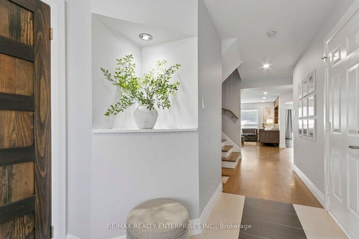 Property Photo:  1654 Casablanca Circle  ON L5N 8G2 