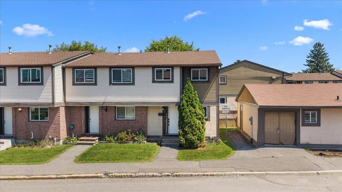 Property Photo:  2701 Pimlico Crescent  ON K1T 2A7 