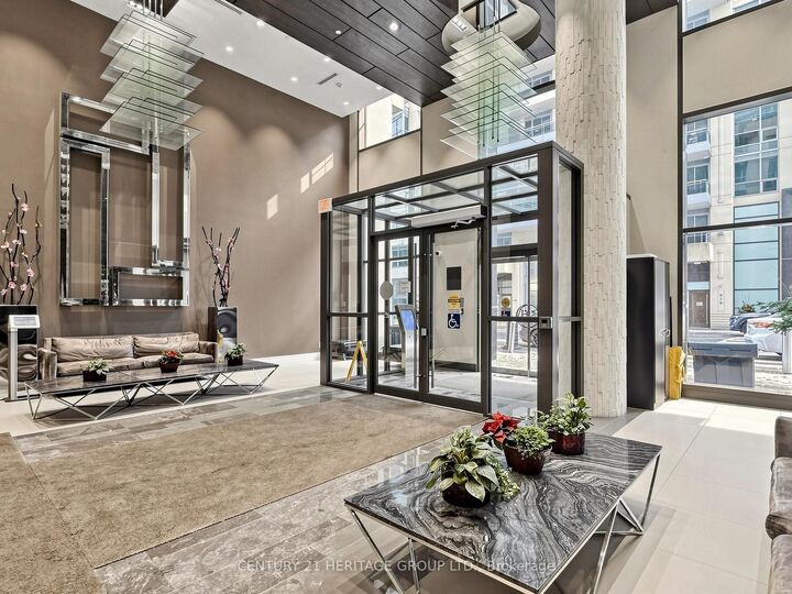 Property Photo:  9205 Yonge Street 815  ON L4C 1V5 