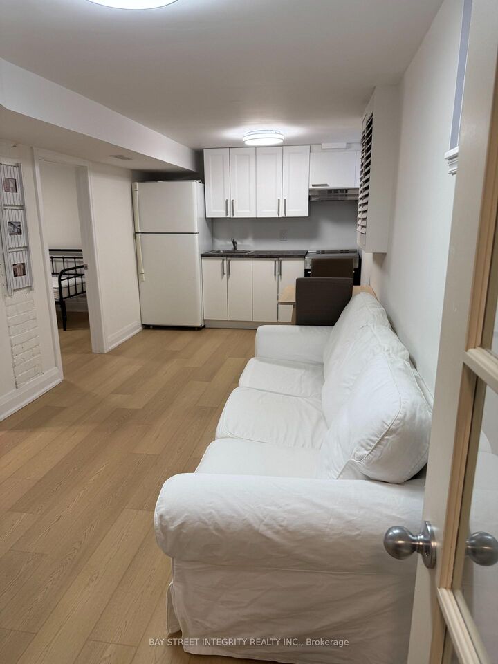 Property Photo:  244 King Edward Avenue  ON M4C 5K1 