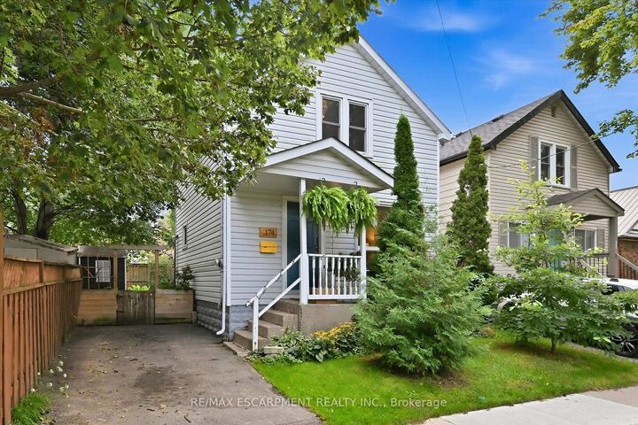 Property Photo:  174 Beech Street  ON L2R 2C6 